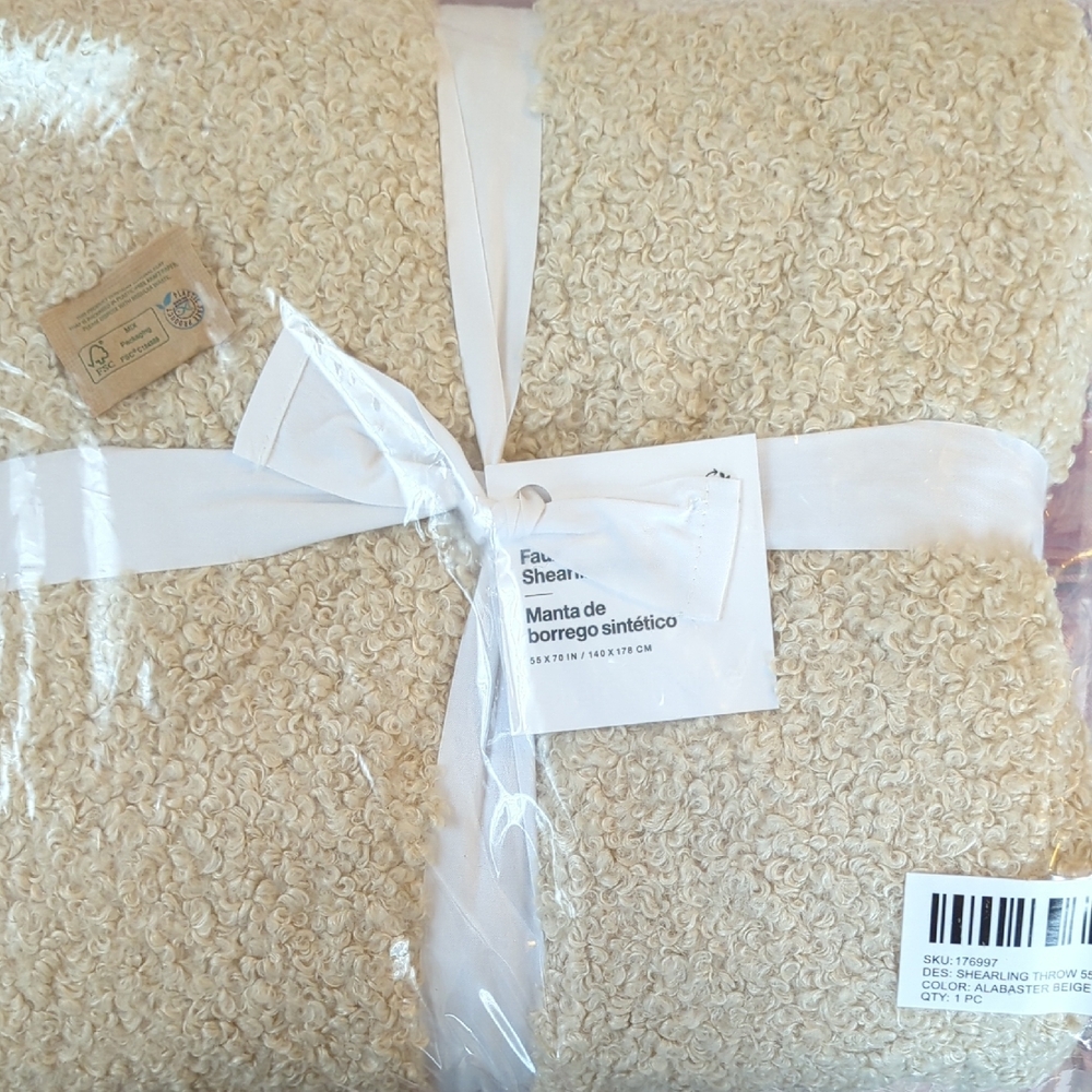 55 X 70 Faux Shearling Throw NEW